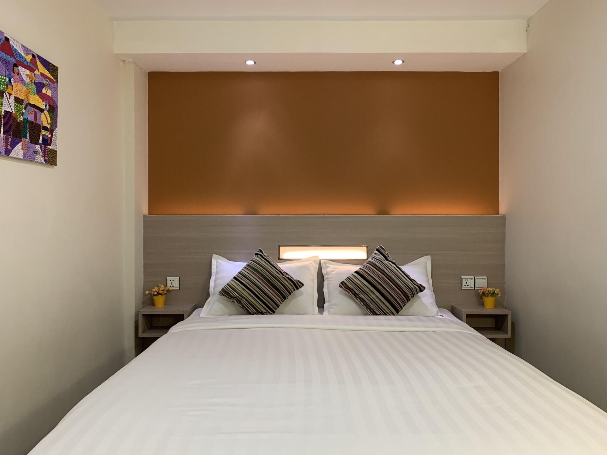 The Vibe Inn Yangon Extérieur photo
