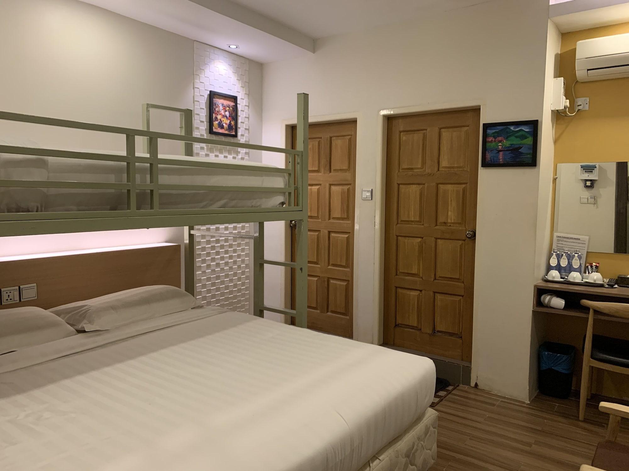 The Vibe Inn Yangon Extérieur photo