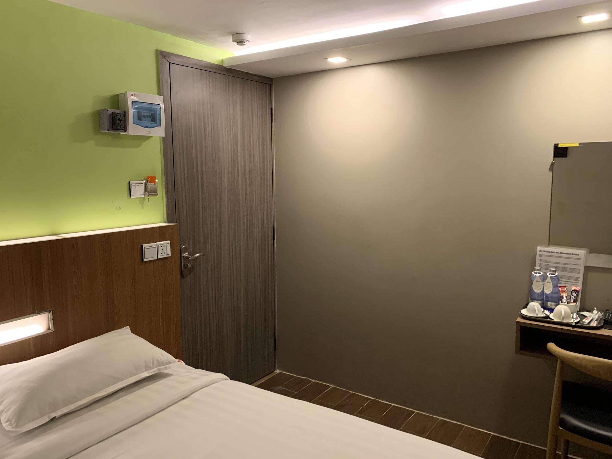 The Vibe Inn Yangon Extérieur photo