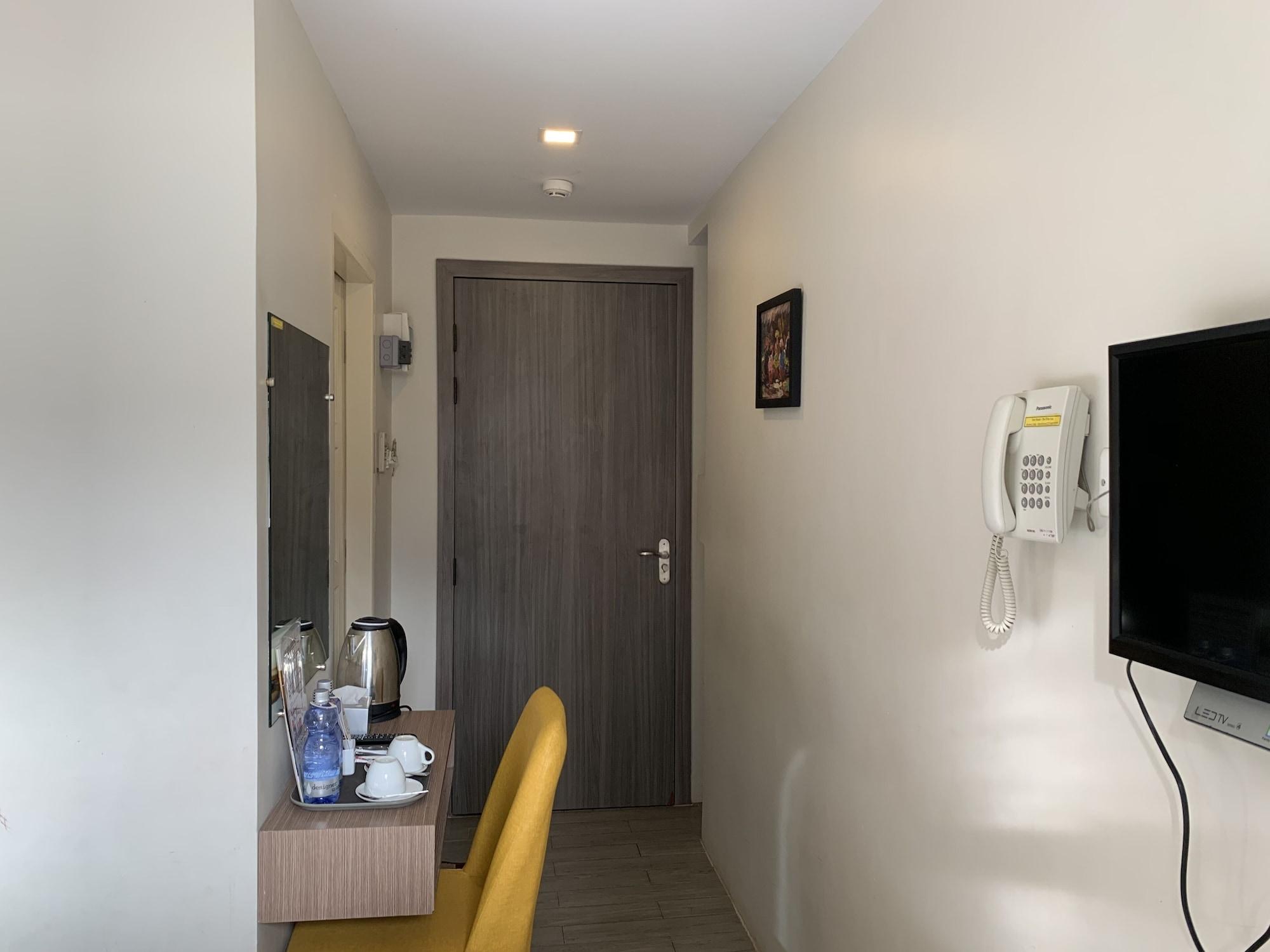 The Vibe Inn Yangon Extérieur photo