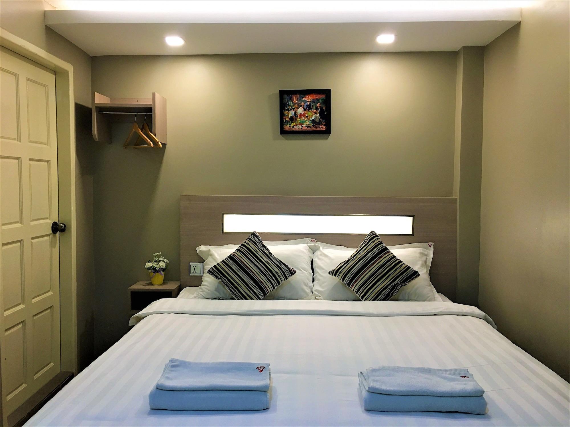 The Vibe Inn Yangon Extérieur photo