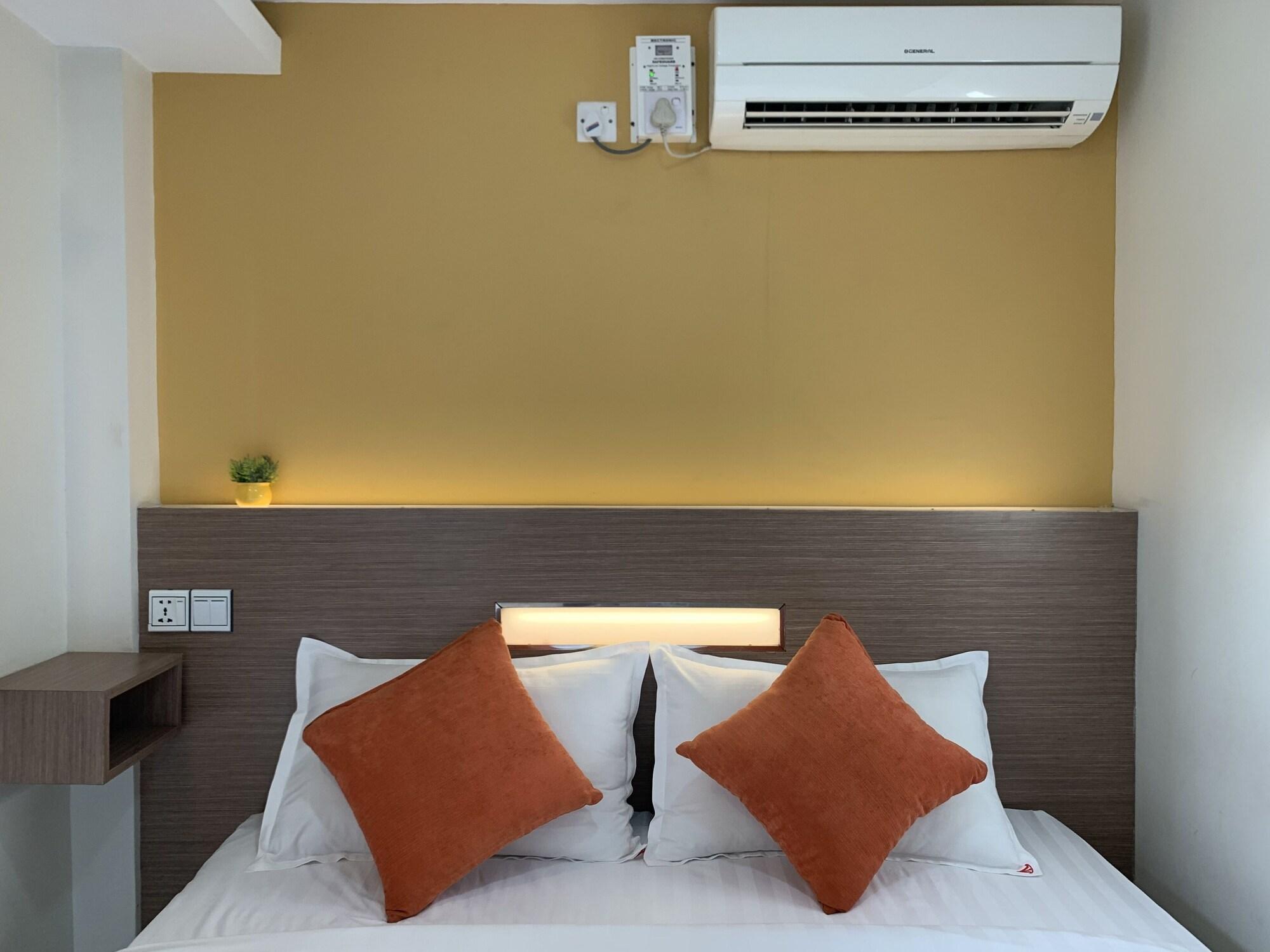 The Vibe Inn Yangon Extérieur photo