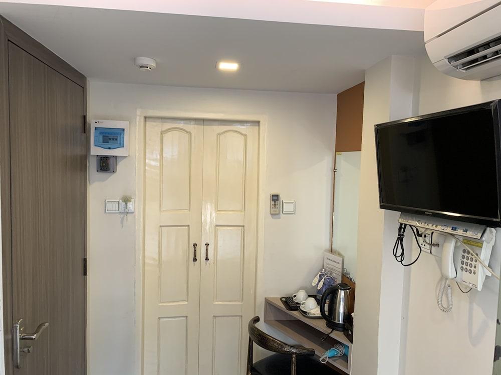 The Vibe Inn Yangon Extérieur photo