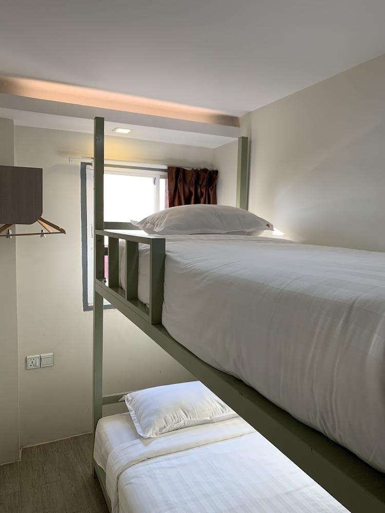 The Vibe Inn Yangon Extérieur photo