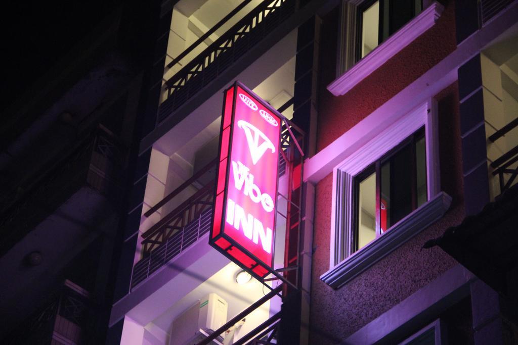 The Vibe Inn Yangon Extérieur photo