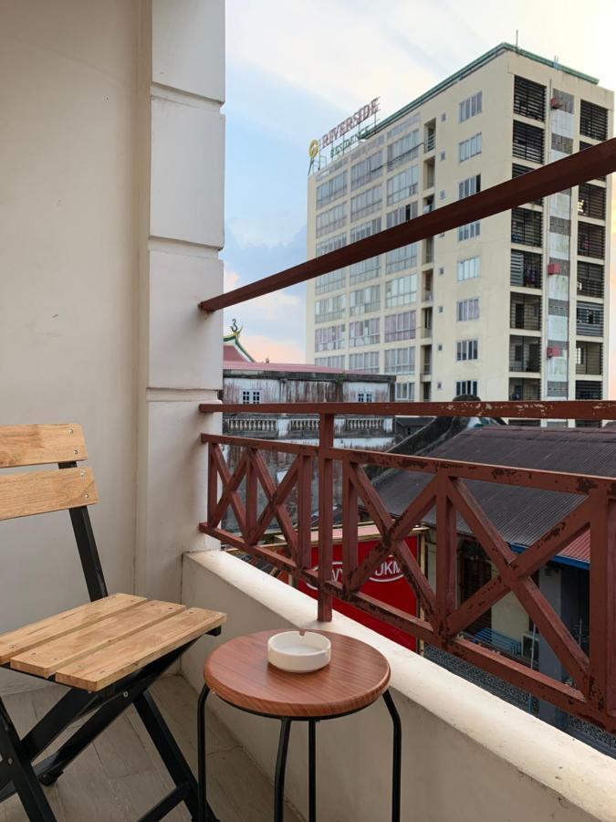 The Vibe Inn Yangon Extérieur photo