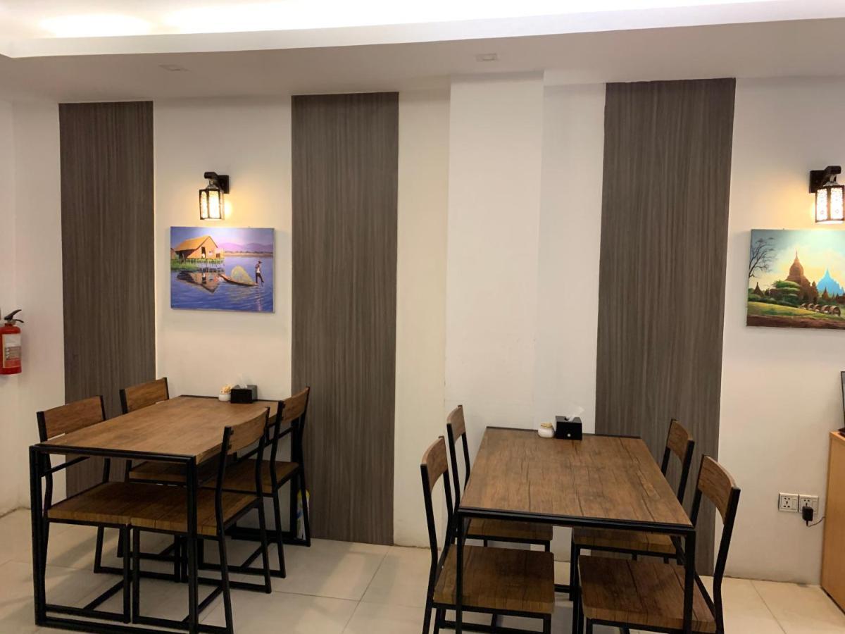 The Vibe Inn Yangon Extérieur photo
